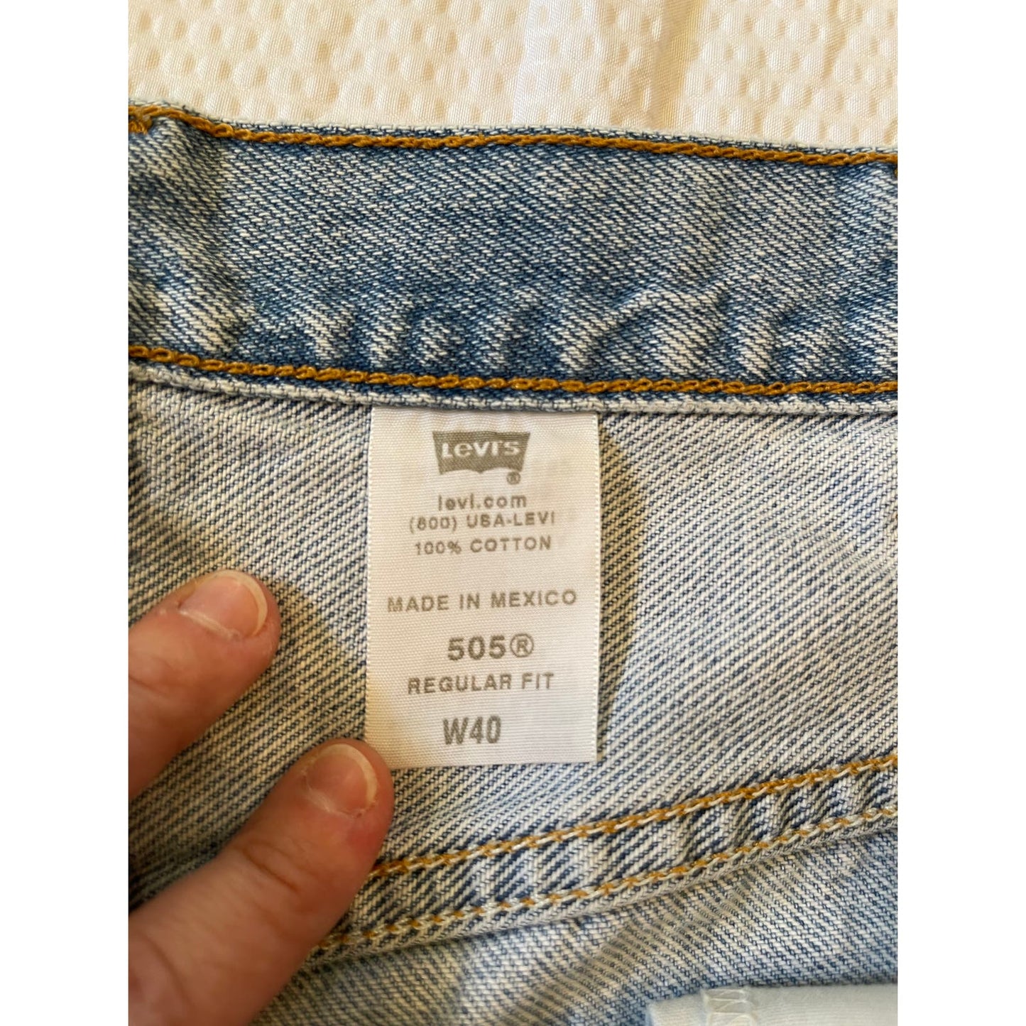 Vintage Levi's 505 Men's Denim Jean Shorts Size 40R Lighter Wash Y2K / Late 90's